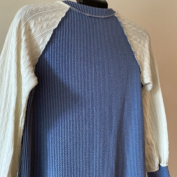 Lovely 🖤 Melody Blue and White Knit Sweater Women’s Size S/M - Picture 7 of 9